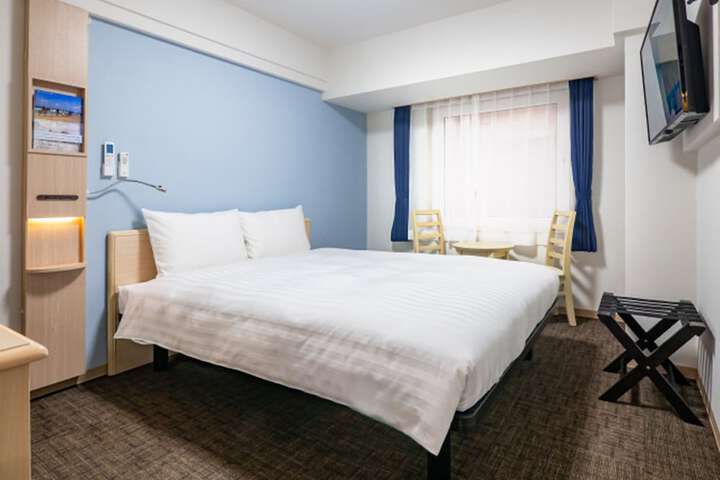 Room 9 of 50