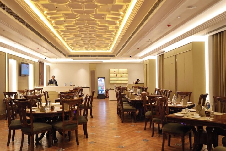 Dining 17 of 21