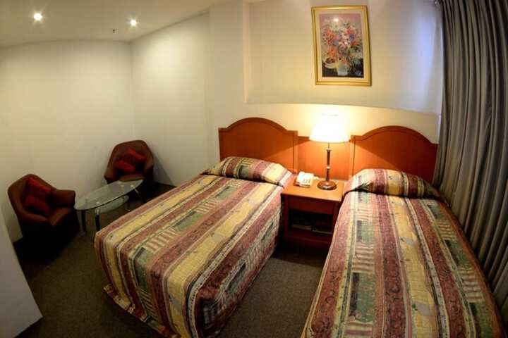 Room 9 of 38