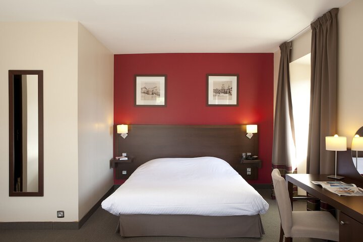 Room 11 of 40