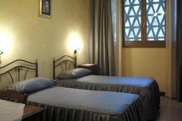 Room 6 of 39