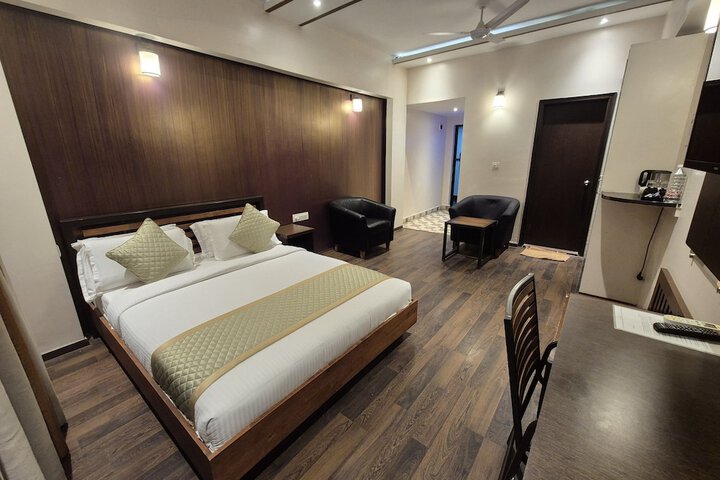 Room 11 of 25