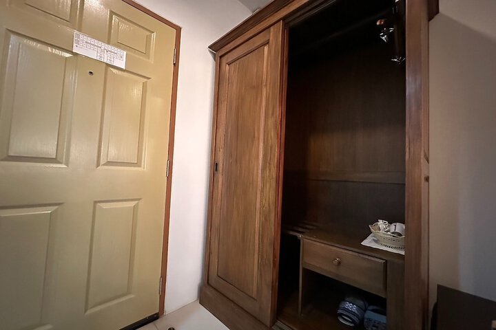 Room 34 of 60