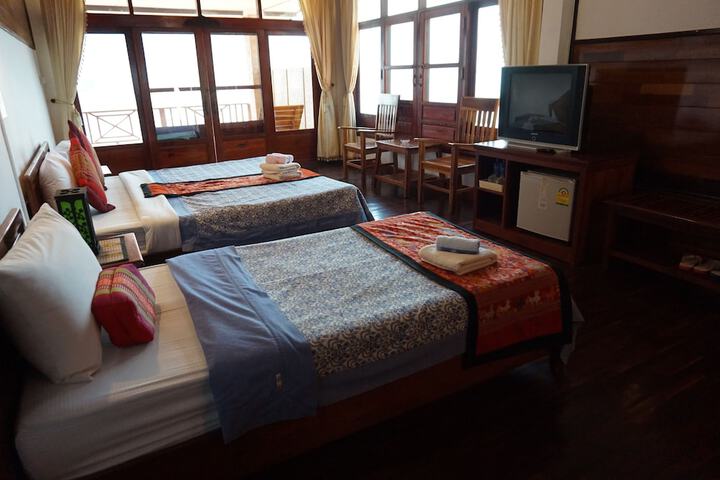 Room 8 of 28