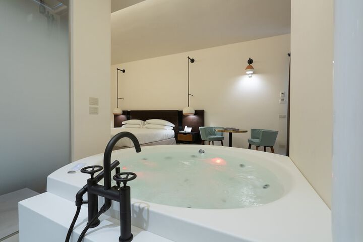 Hot Tub 50 of 81