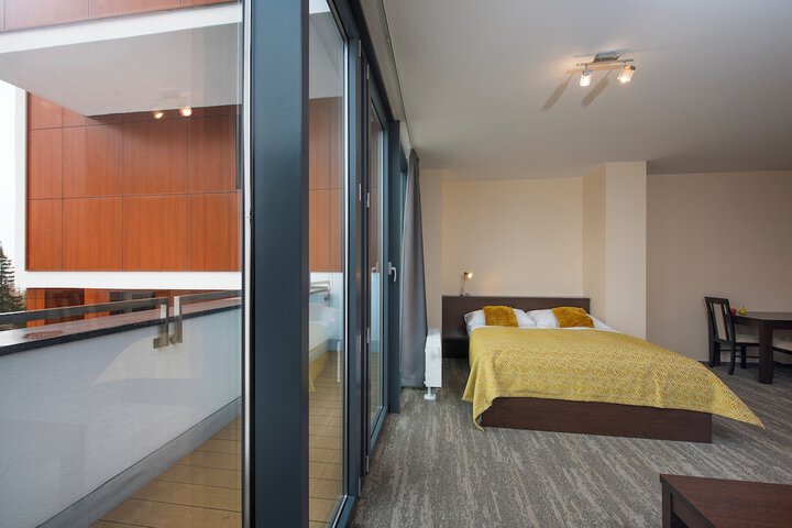 Room 6 of 126