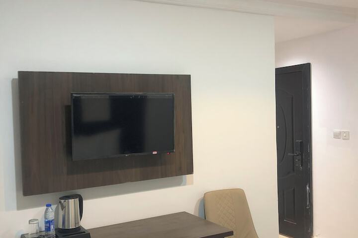 Room 10 of 33