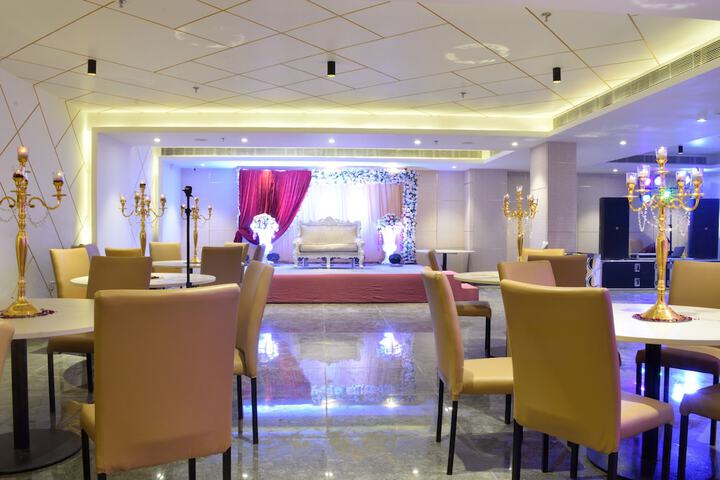 Ballroom/Hall 26 of 38