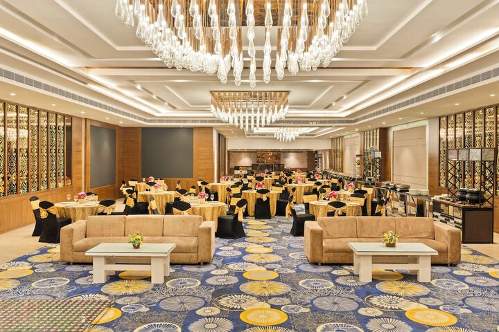 Ballroom/Hall 33 of 40