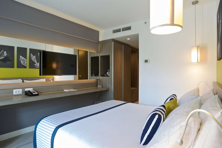 Room 15 of 130