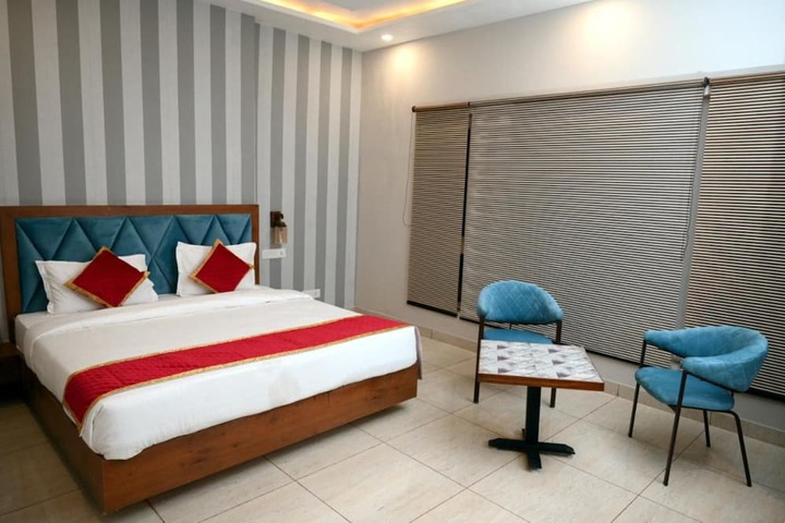 Room 10 of 19