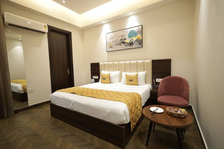 Room 13 of 40