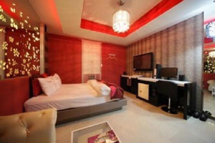 Room 5 of 5