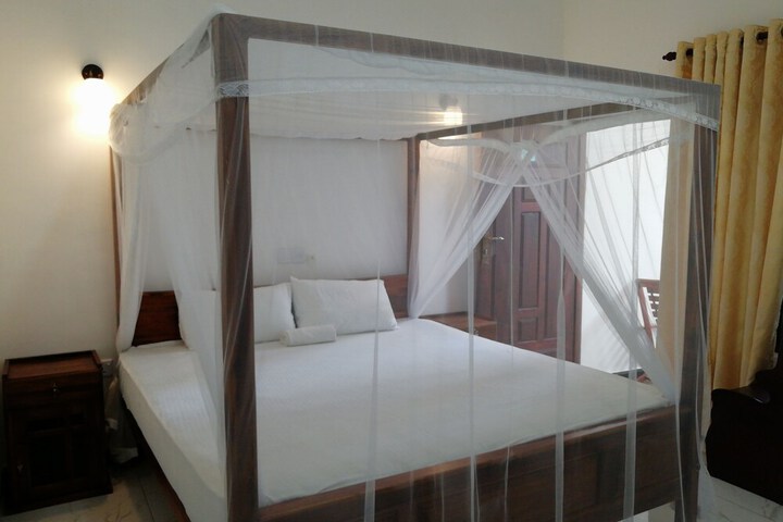 Room 6 of 16