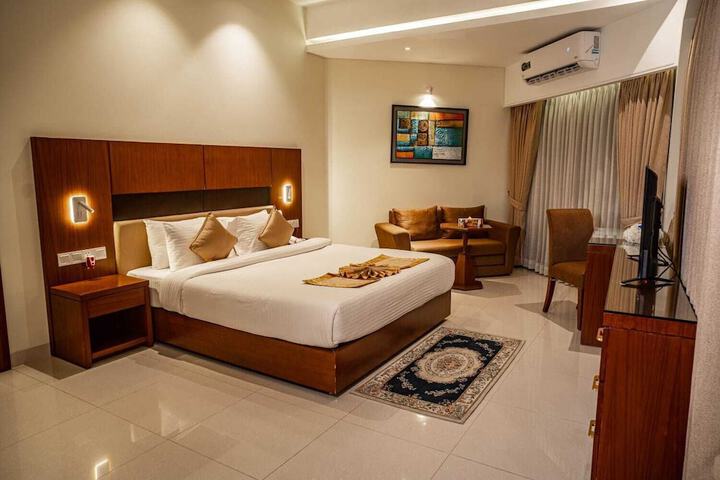 Room 4 of 28