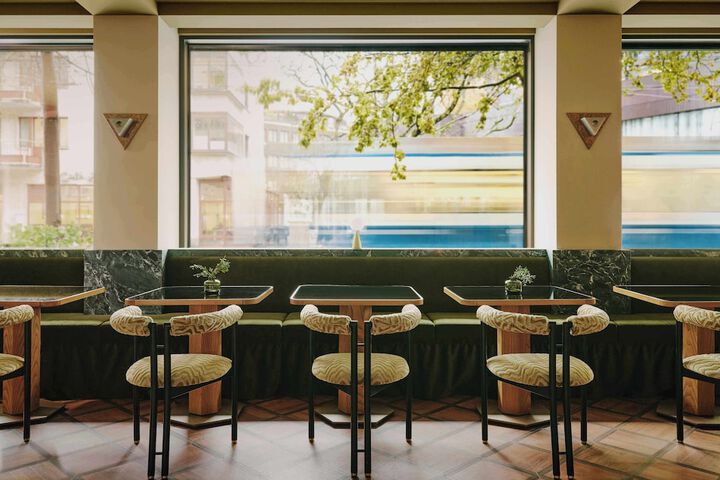 Dining 32 of 39