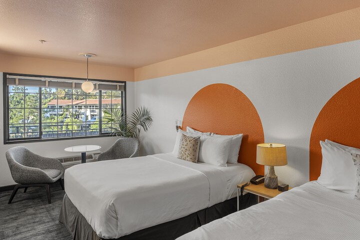 1 Queen Bed (5 of 8)