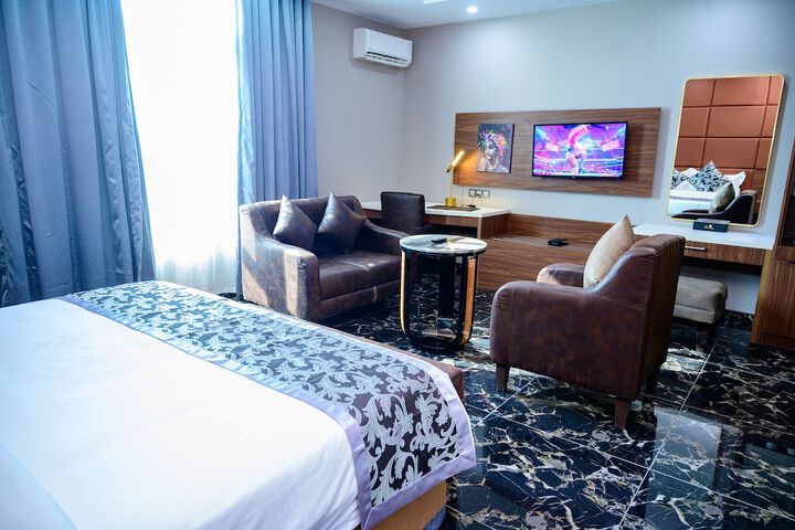 Room 34 of 166