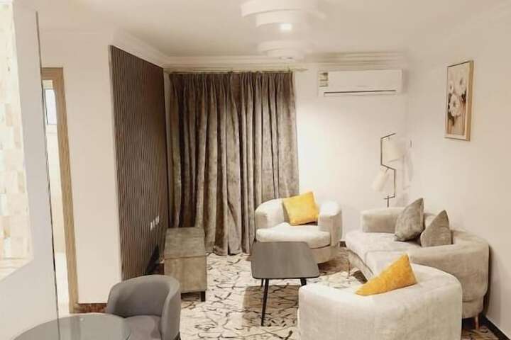 Room 10 of 18