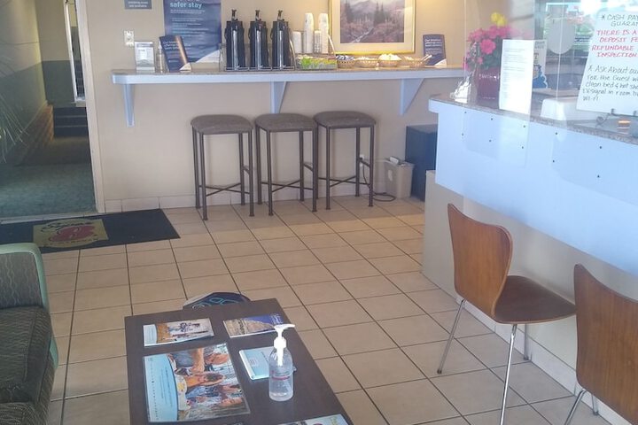 Breakfast/Coffee Service 17 of 25