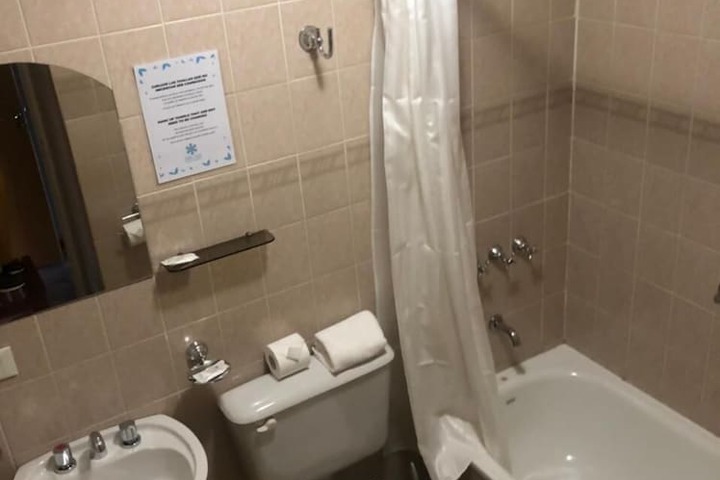 Room 8 of 10