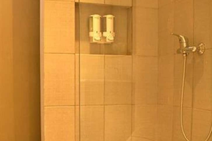 Room 13 of 19