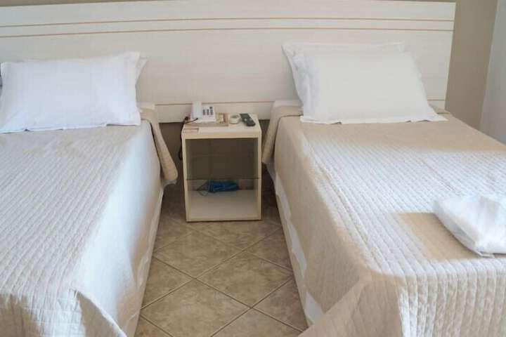 Room 7 of 27