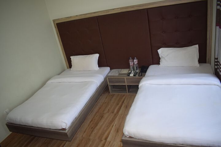 Room 10 of 33