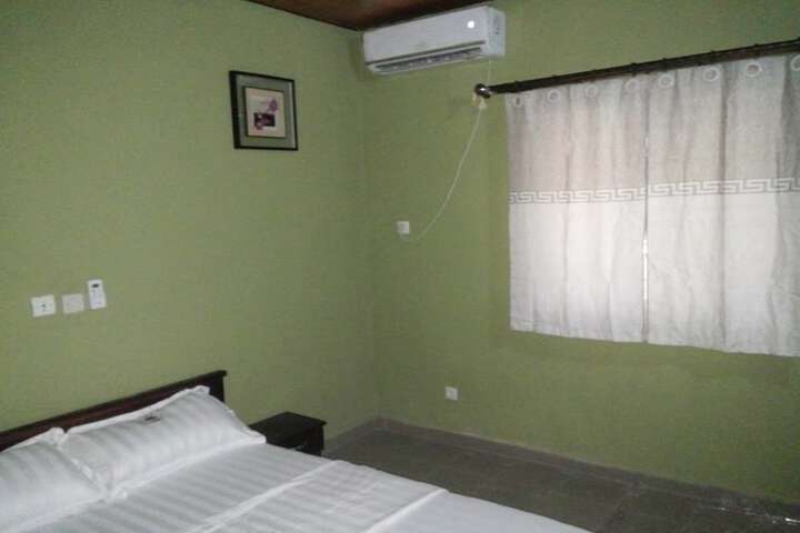 Room 18 of 32
