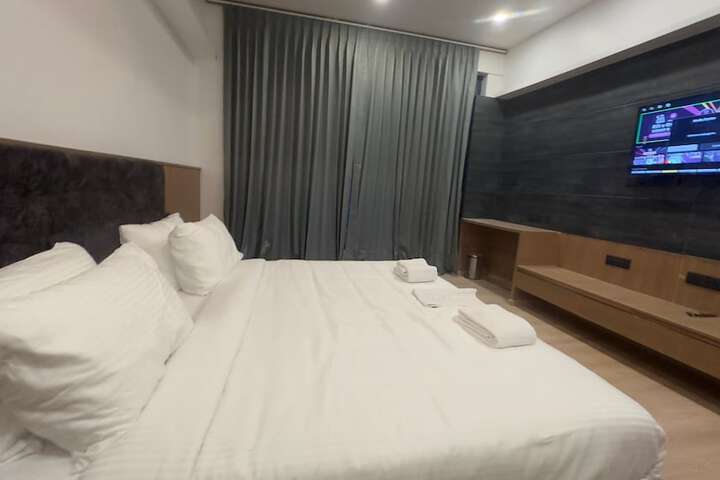 Room 14 of 37