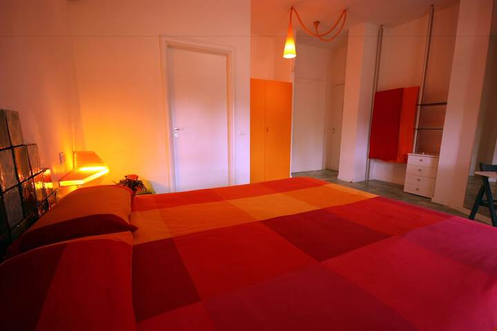 Room 6 of 92