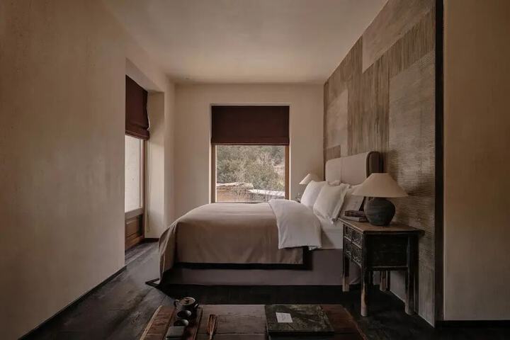 Room 2 of 16