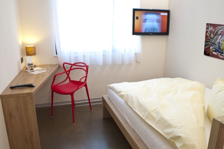 Room 27 of 49