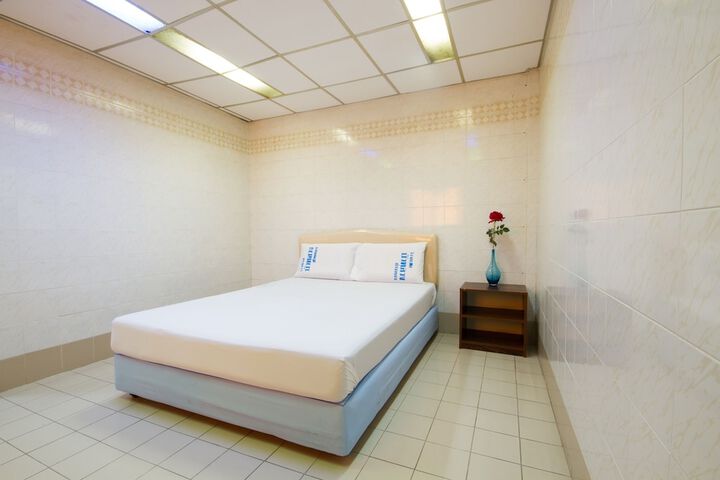 Room 3 of 43