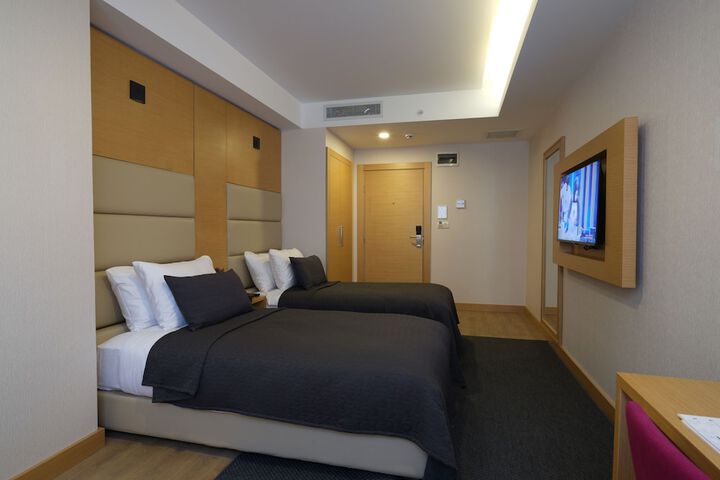 Room 5 of 20