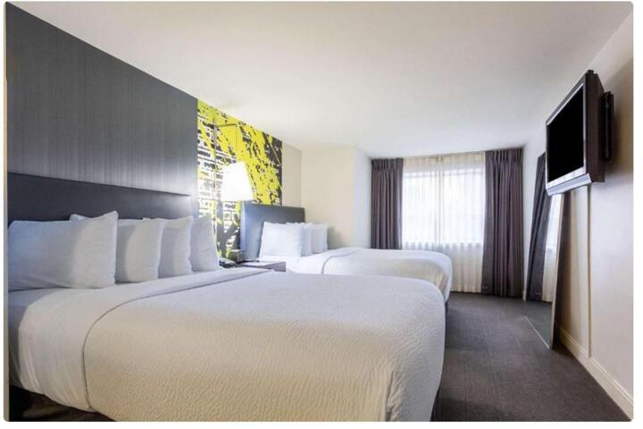 2 Double Beds (7 of 10)