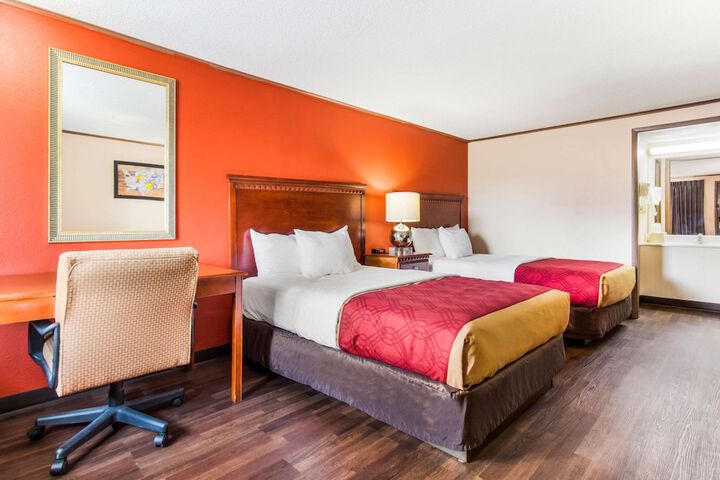 2 Double Beds (16 of 17)