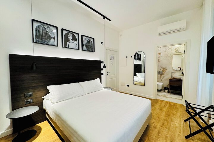 Room 7 of 33