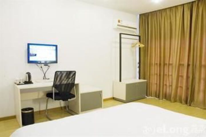 Room 25 of 34
