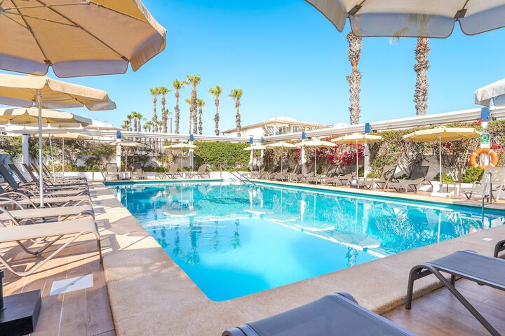 Hotel with Pool