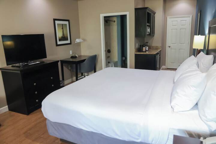 Room 6 of 16
