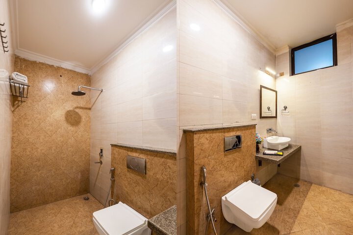 Room 10 of 20