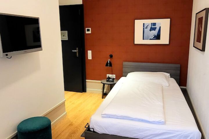 Room 15 of 59