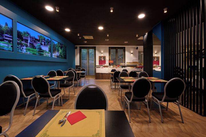 Breakfast area