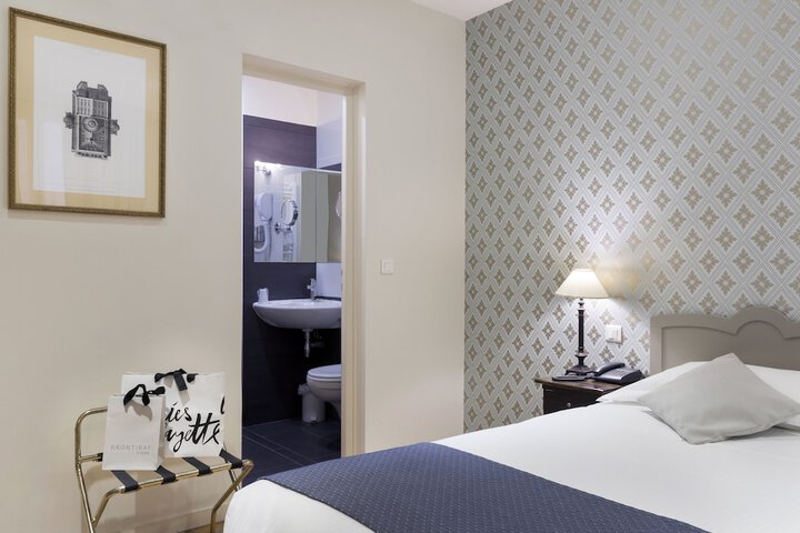 Room 9 of 25