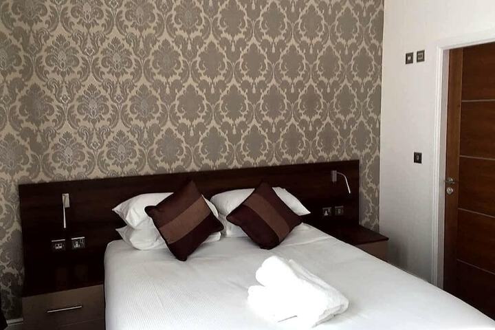 Room 32 of 62