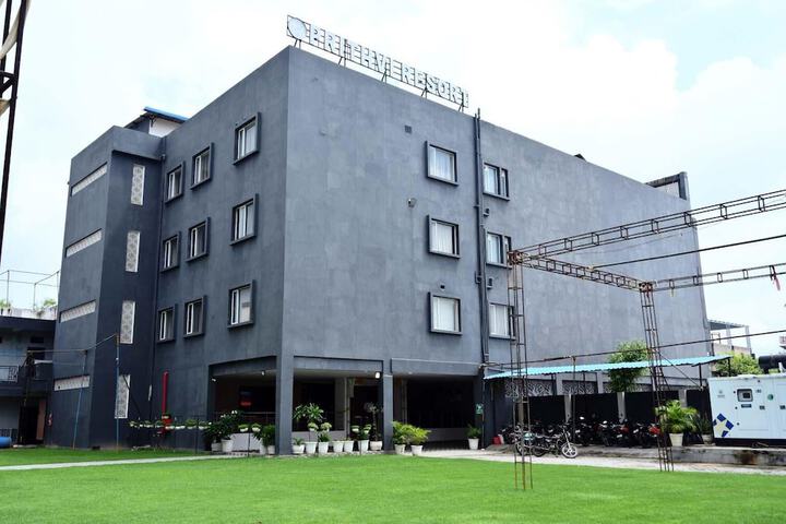Hotel Exterior 64 of 70