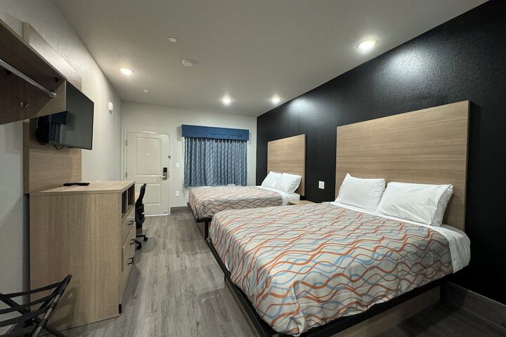 Room 6 of 15