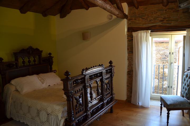 Room 4 of 39