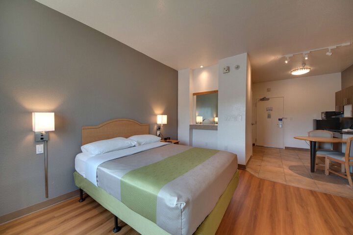 Room 16 of 44